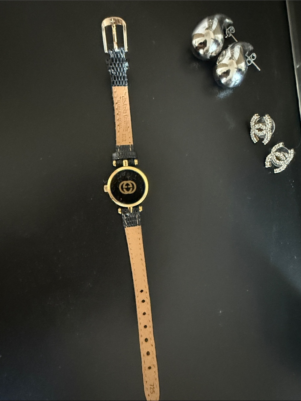 Authentic Gucci Black and Gold Women's Dress Watch - Picture 4 of 6